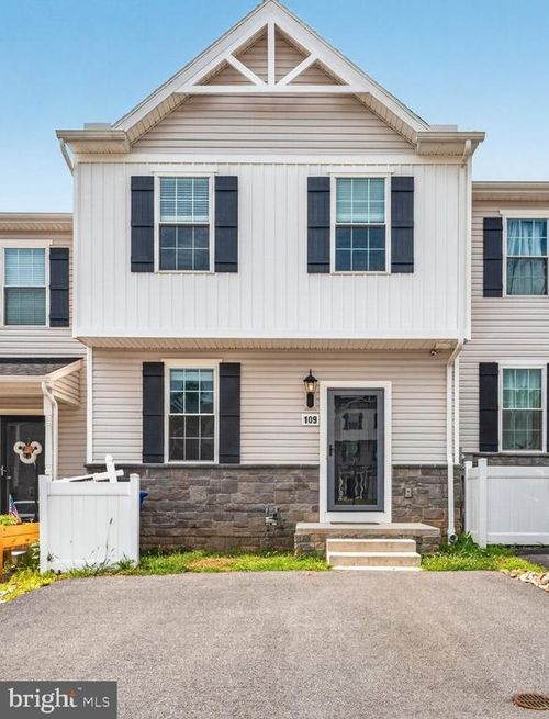 109 Holstein Dr, HANOVER, PA, 17331-8044 | Card Image