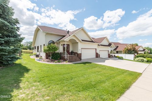 3268 Impala Ln, Bismarck, ND, 58503-0150 | Card Image