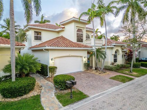 920 Captiva Dr, Hollywood, FL, 33019-5045 | Card Image