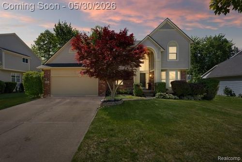 8363 Sherwood Dr, Grand Blanc, MI, 48439-8391 | Card Image