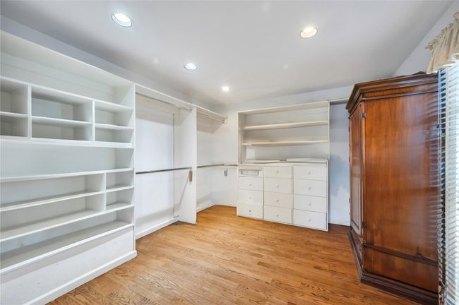 Walk- in closet | Image 11
