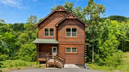 2249 Wingspan Dr, Sevierville, TN, 37876-8011 | Card Image