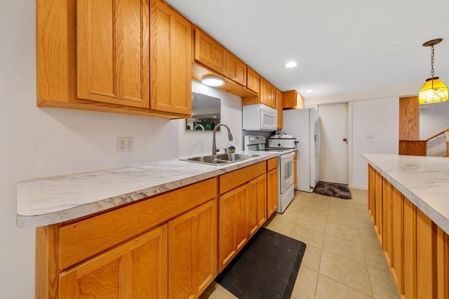 47 Kitchen_lower.jpg | Image 40
