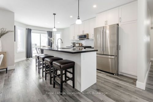 1 Timberland Cres, Wasaga Beach, ON, L9Z1G7 | Card Image