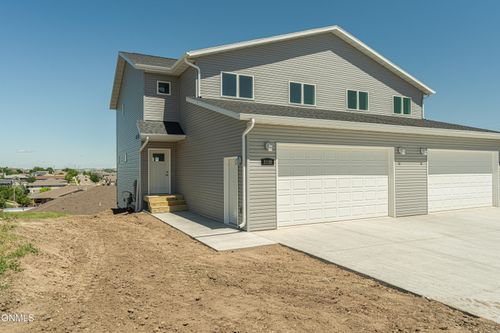4514 Blackstone Lane, Mandan, ND, 58554 | Card Image