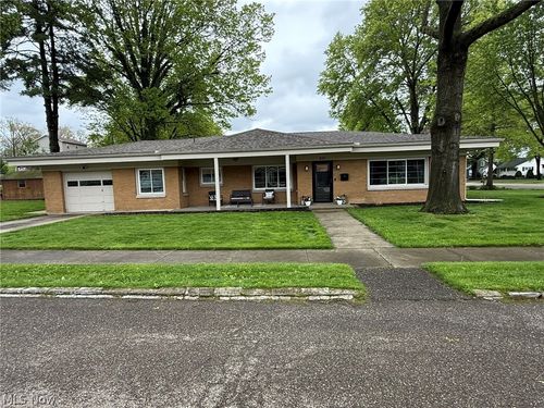 837 Oak St Nw, New Philadelphia, OH, 44663-1732 | Card Image