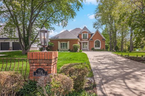 704 S Mercer Ave, Bloomington, IL, 61701-5706 | Card Image