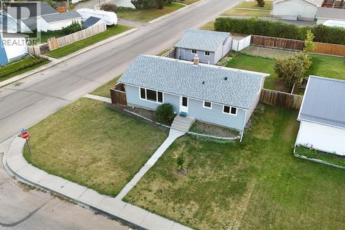 5402 59 St, Ponoka, AB, T4J1K6 | Card Image