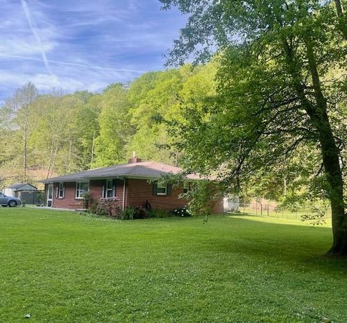 439 Laurel Rd, Cedar Bluff, VA, 24609-8325 | Card Image