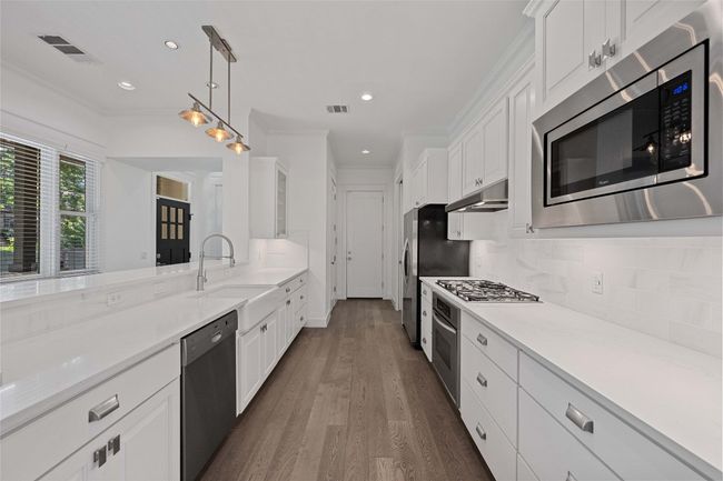 B - 1403 W 12 Th St, Condo with 3 bedrooms, 3 bathrooms and 2 parking in Austin TX | Image 11