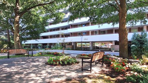 403-1 Royal Orchard Blvd, Thornhill, ON, L3T3C2 | Card Image