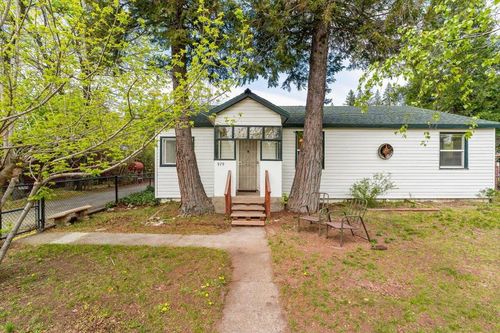 979 Lassen Ln, Mount Shasta, CA, 96067-9710 | Card Image