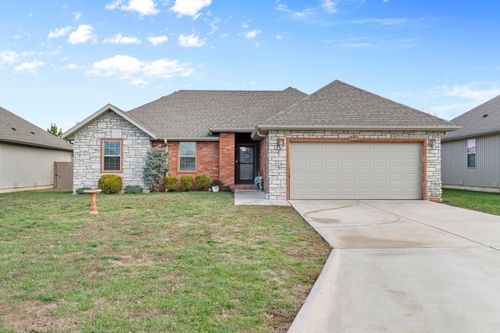 692 N Rockingham Ave, Nixa, MO, 65714-8711 | Card Image