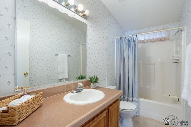 13517 E 53 Rd Ln, House other with 3 bedrooms, 2 bathrooms and 1 parking in Yuma AZ | Image 11