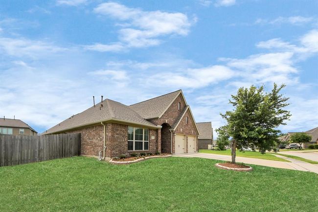 13208 Sage Meadow Ln, House other with 3 bedrooms, 2 bathrooms and 2 parking in Pearland TX | Image 37