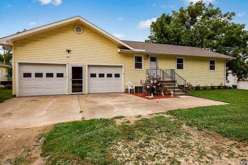 203 Lovejoy St, Circleville, KS, 66416-9430 | Card Image
