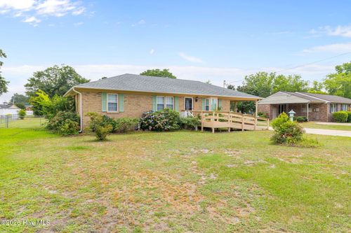 106 Pinewood Dr, Goldsboro, NC, 27534-3352 | Card Image