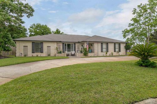 1 Arapaho Dr, Pensacola, FL, 32507-8736 | Card Image