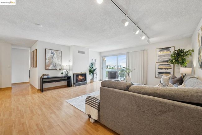 APT-320 - 960 Shorepoint Ct, Condo with 2 bedrooms, 2 bathrooms and 2 parking in Alameda CA | Image 13