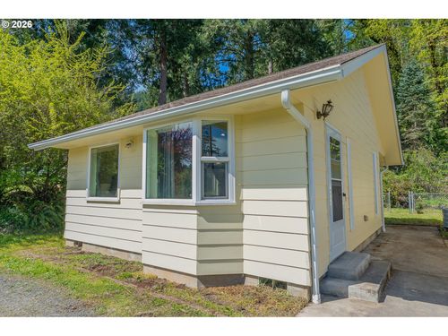 35271 Mckenzie View Dr, Springfield, OR, 97478-8801 | Card Image