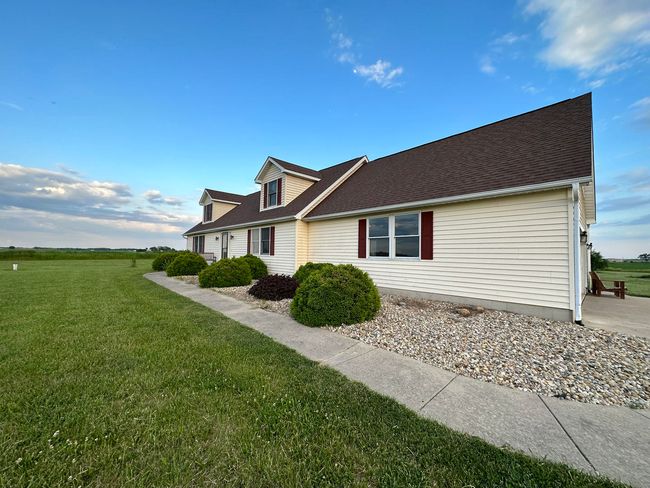 11942 State Highway 54, House other with 4 bedrooms, 4 bathrooms and null parking in Clinton IL | Image 34