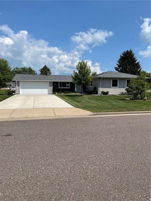 605 S Jackson St, Thorp, WI, 54771-9119 | Card Image