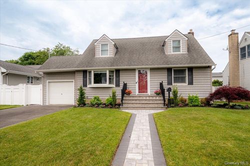 94 Pacific St, Massapequa Park, NY, 11762-2546 | Card Image