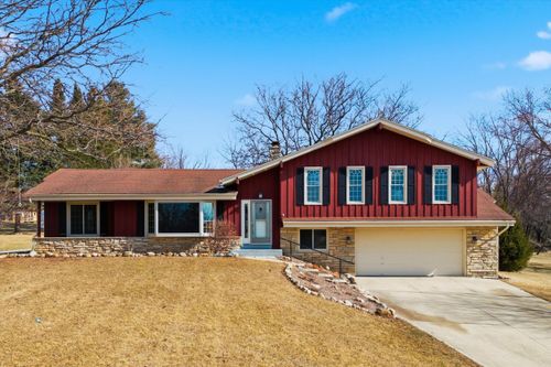 3238 Hawthorne Ln, Hartford, WI, 53027-9233 | Card Image