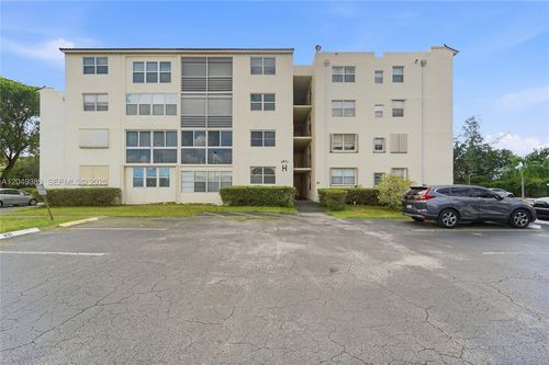 103-2871 Somerset Dr, Lauderdale Lakes, FL, 33311-1924 | Card Image