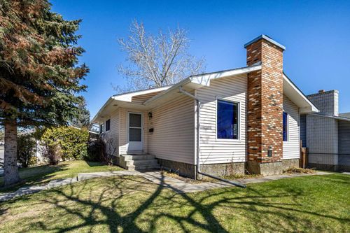 379 Rundleview Drive Ne, Home with 3 bedrooms, 2 bathrooms and 2 parking in Calgary AB | Card Image