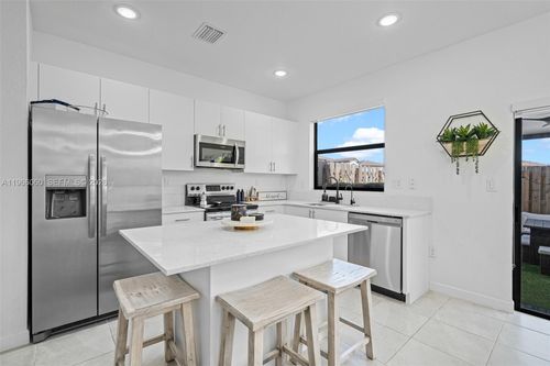 9941-9941 Sw 231st Ln, Miami, FL, 33190-1992 | Card Image