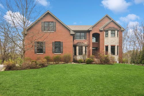 2 Charlestowne Ct, Lincolnshire, IL, 60069-2909 | Card Image