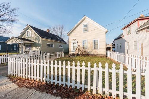 3326 W 61 Street, Cleveland, OH, 44102 | Card Image