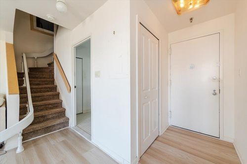 apt-7c-100 W Broadway, Long Beach, NY, 11561-4018 | Card Image