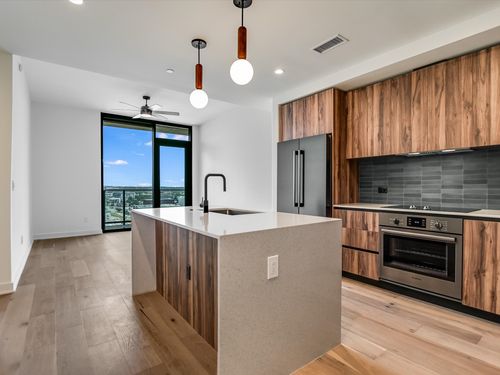 2102-84 N Interstate 35, Austin, TX, 78701-4979 | Card Image