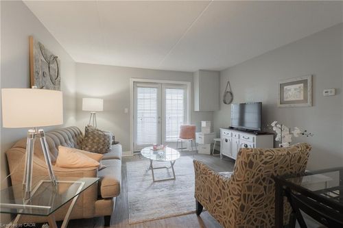 218-2040 Cleaver Ave, Burlington, ON, L7M4C4 | Card Image