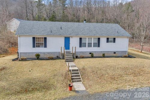 401 Lynn Gap Rd, Spruce Pine, NC, 28777-6463 | Card Image