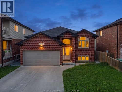 1718 Kenora St, Windsor, ON, N9B3X7 | Card Image