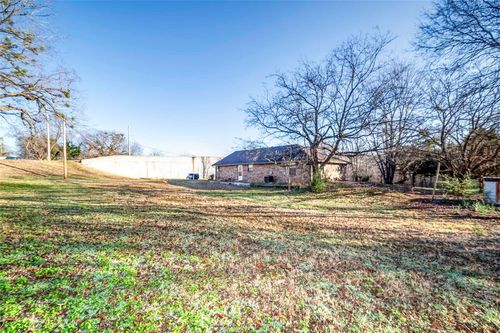 223 E 9th St, Chandler, OK, 74834-3803 | Card Image