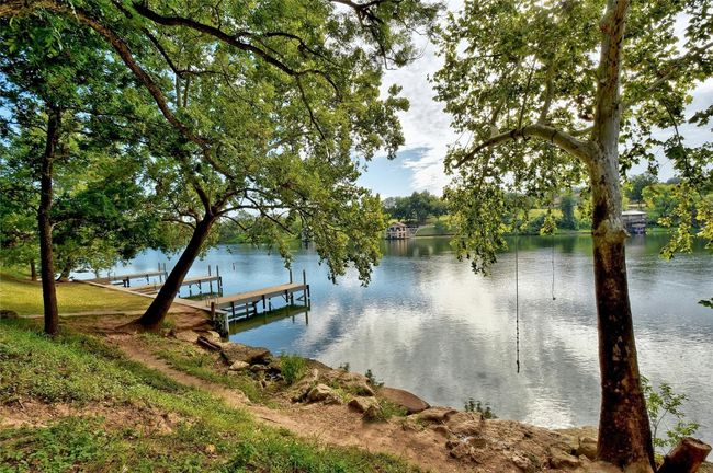 Nearby Lake Austin via Club Apache Boat Ramp | Image 36