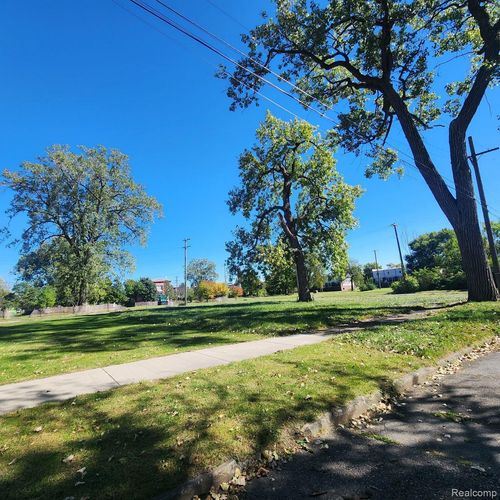 2700 Huron St, Detroit, MI, 48216-1131 | Card Image