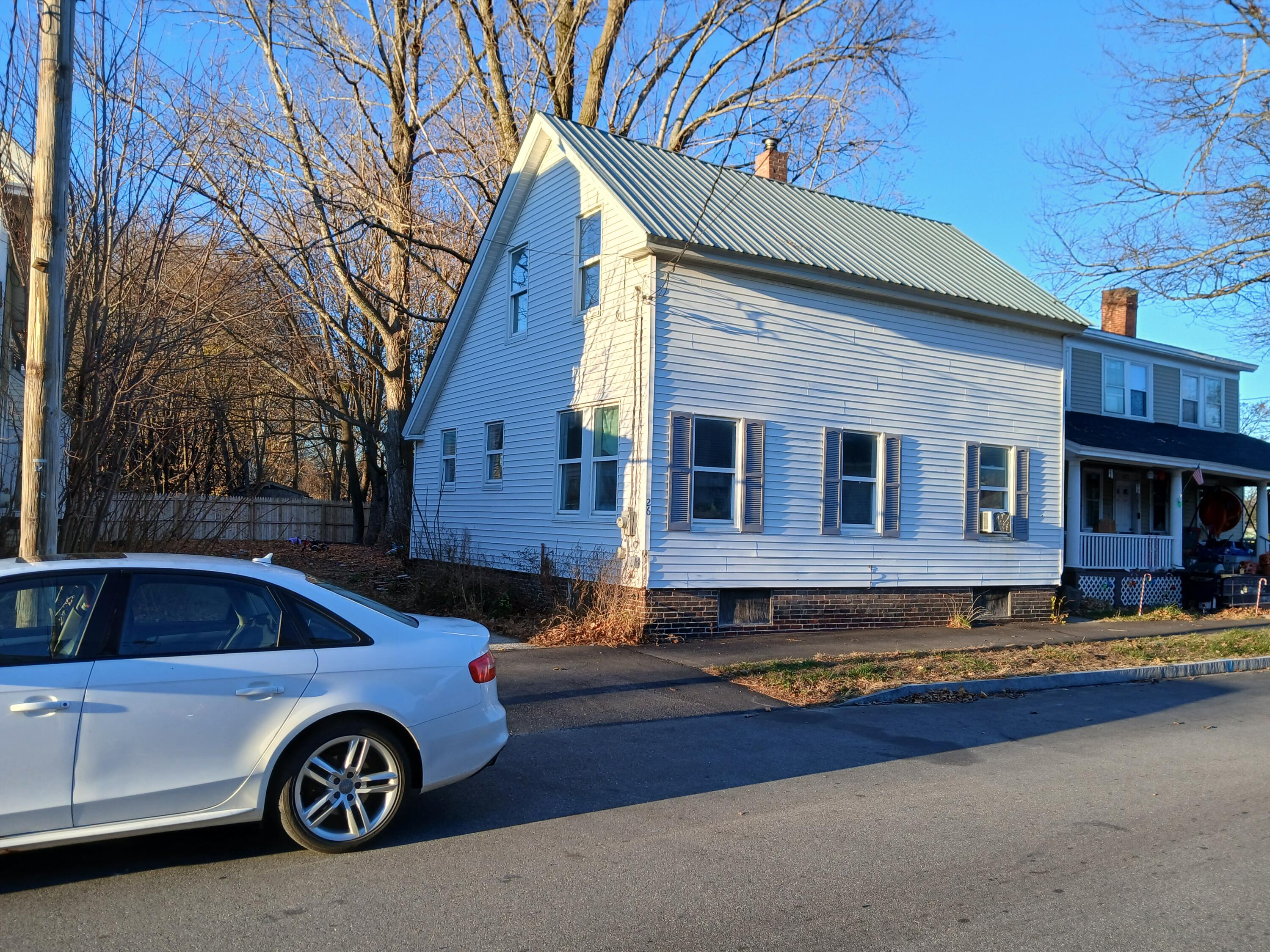 Vernon St, Auburn, ME 04210