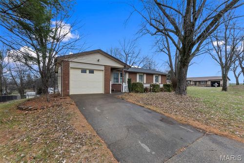 222 Oaklane Dr, Cape Girardeau, MO, 63701-9549 | Card Image