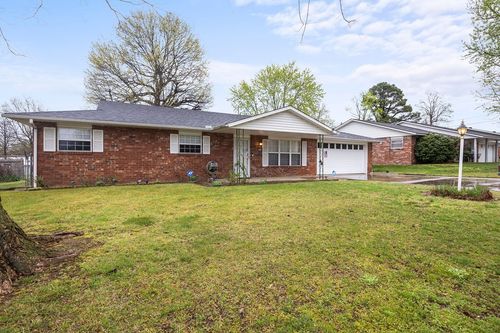 3906 Chapman Ave, Springdale, AR, 72762-6523 | Card Image