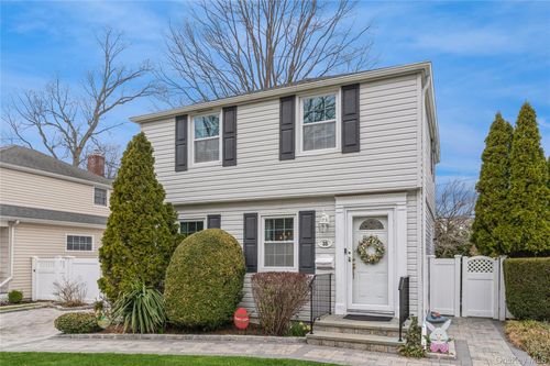 35 Roydon Dr N, Merrick, NY, 11566-1426 | Card Image