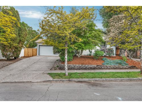 5465 Red Leaf Dr S, Salem, OR, 97306-2309 | Card Image