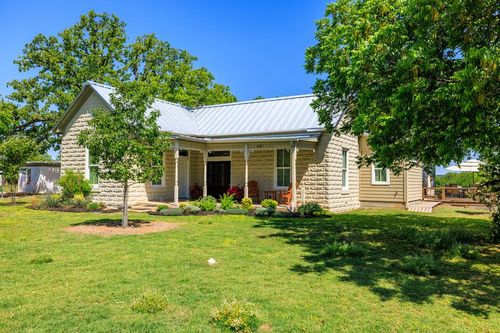 308 Oakhaven Ln, Fredericksburg, TX, 78624-4848 | Card Image