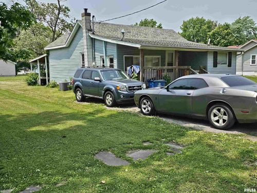 707 S Cockrum St, Sesser, IL, 62884-2034 | Card Image