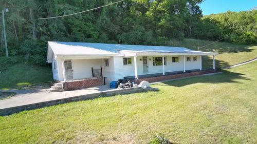 415 Stockpen Mountain Rd, Narrows, VA, 24124-2357 | Card Image