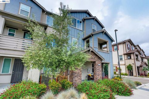 241 N N St, Livermore, CA, 94551-2833 | Card Image